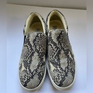 Steve Madden snake skin print slip on shoes